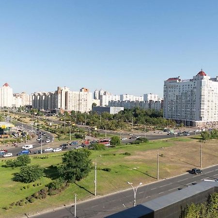 Stylish Panoramic Apartments. Smartplaza. Metro Minskaya Киев Экстерьер фото