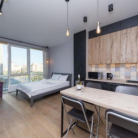 Stylish Panoramic Apartments. Smartplaza. Metro Minskaya Киев Экстерьер фото