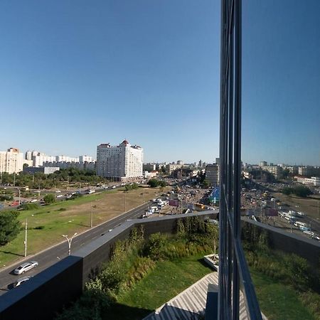 Stylish Panoramic Apartments. Smartplaza. Metro Minskaya Киев Экстерьер фото