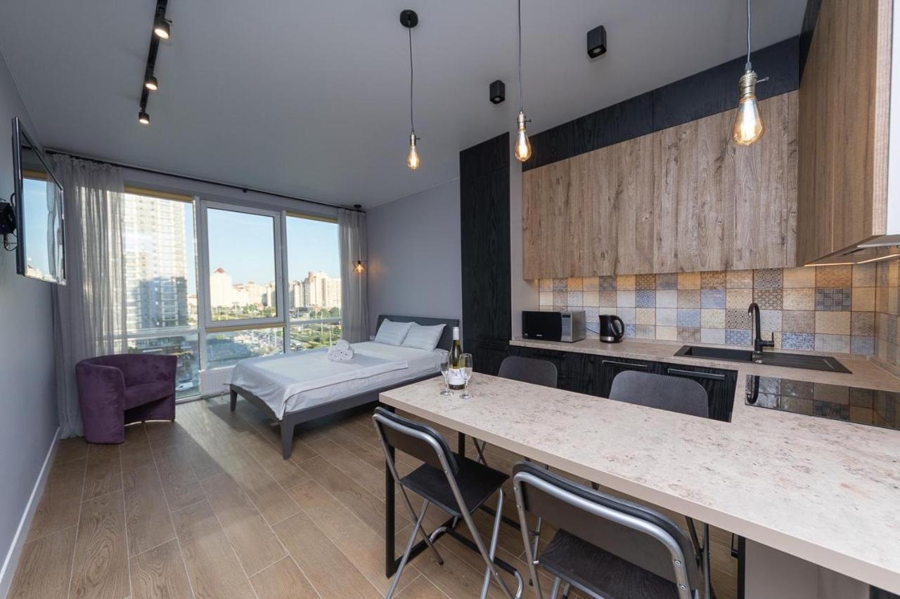 Stylish Panoramic Apartments. Smartplaza. Metro Minskaya Киев Экстерьер фото