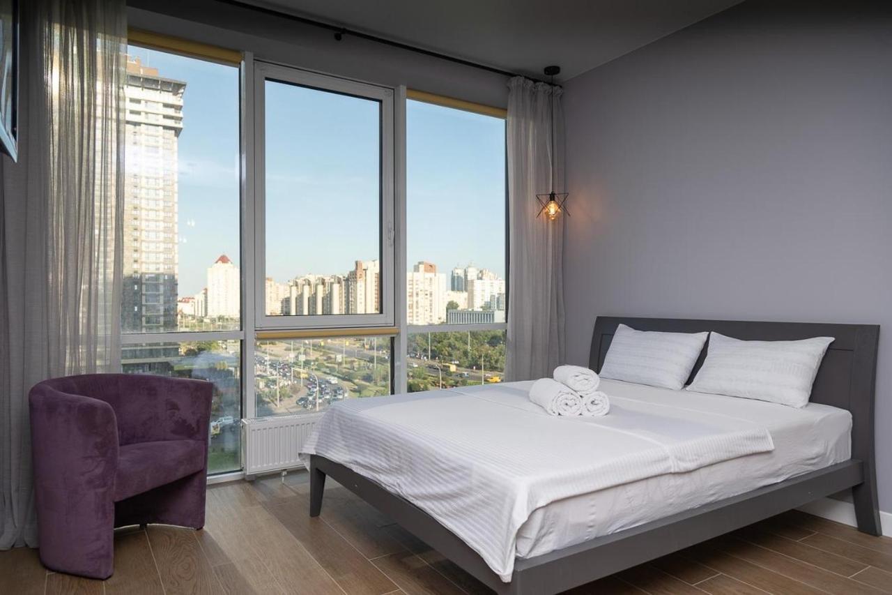 Stylish Panoramic Apartments. Smartplaza. Metro Minskaya Киев Экстерьер фото