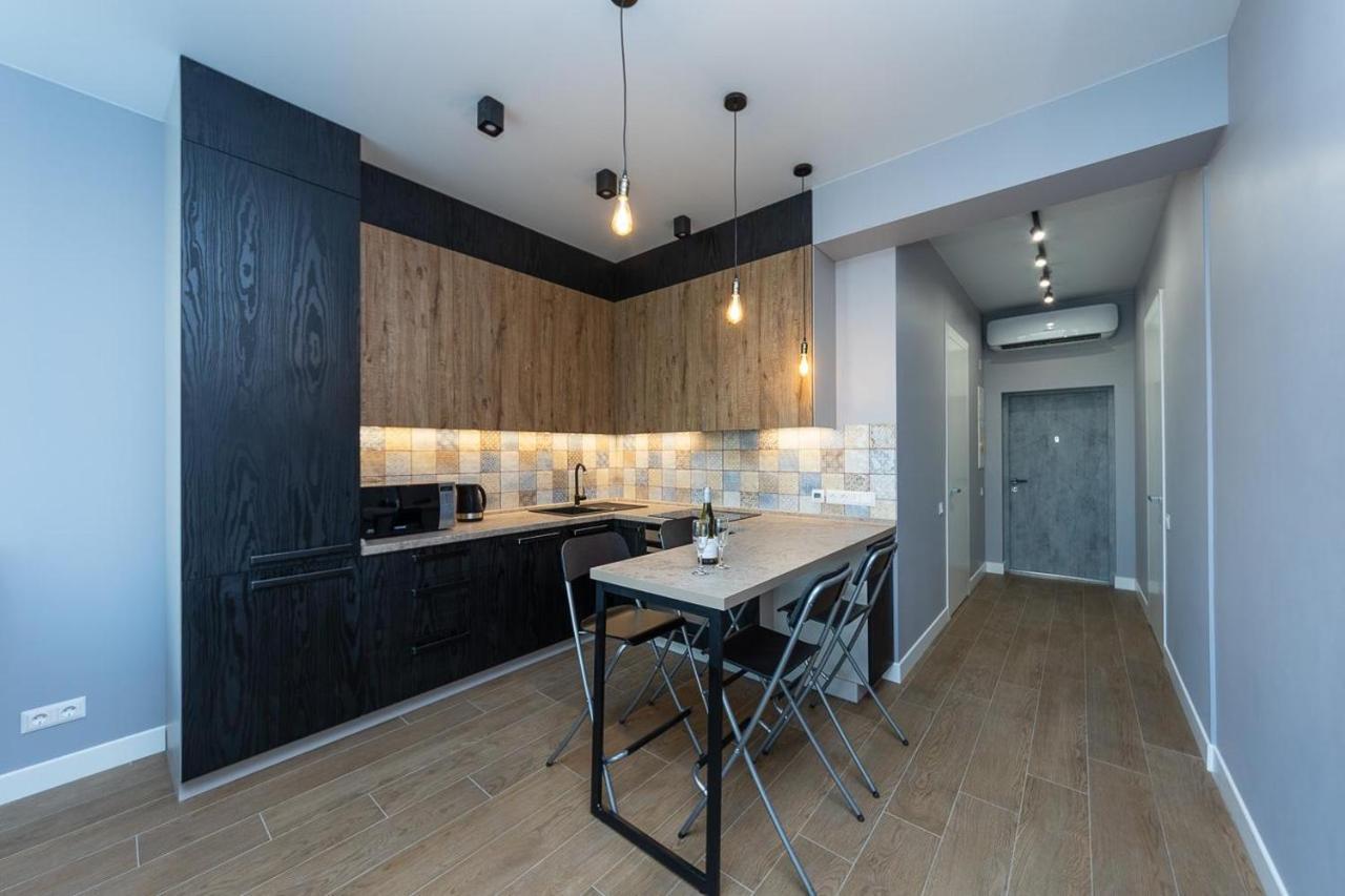 Stylish Panoramic Apartments. Smartplaza. Metro Minskaya Киев Экстерьер фото