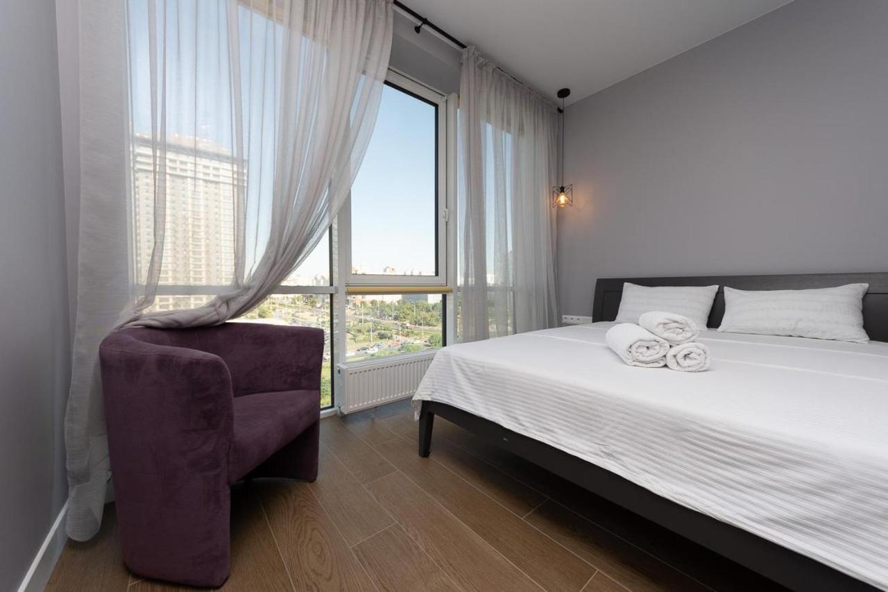 Stylish Panoramic Apartments. Smartplaza. Metro Minskaya Киев Экстерьер фото