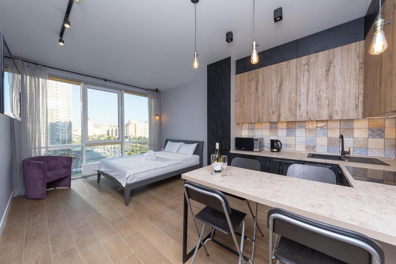 Stylish Panoramic Apartments. Smartplaza. Metro Minskaya Киев Экстерьер фото