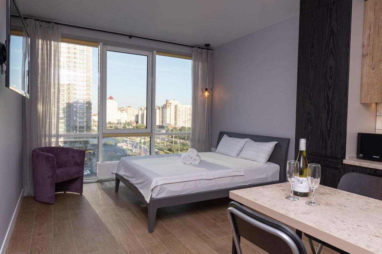 Stylish Panoramic Apartments. Smartplaza. Metro Minskaya Киев Экстерьер фото