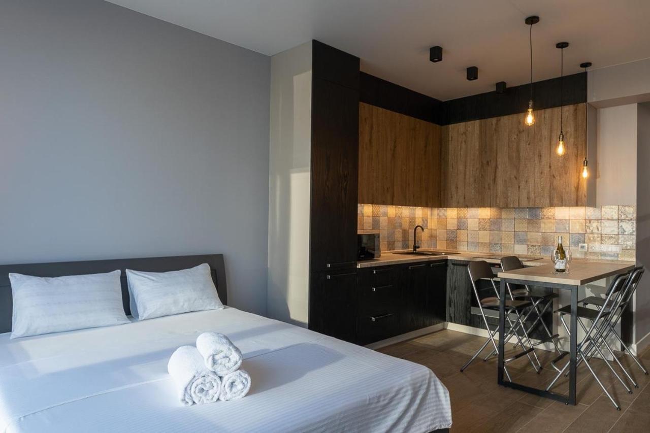 Stylish Panoramic Apartments. Smartplaza. Metro Minskaya Киев Экстерьер фото